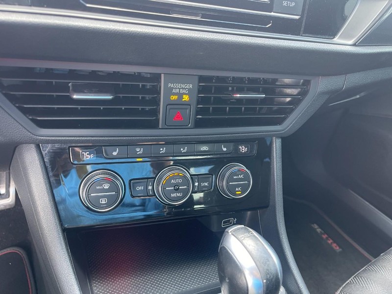 Volkswagen Jetta GLI Vehicle Image 16