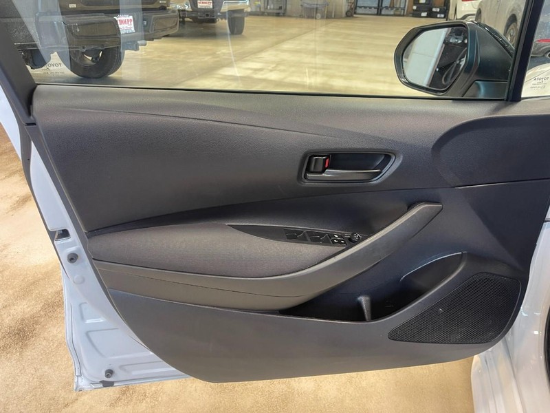 Toyota Corolla Vehicle Image 15