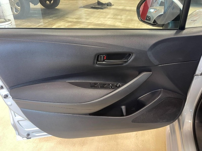 Toyota Corolla Vehicle Image 14