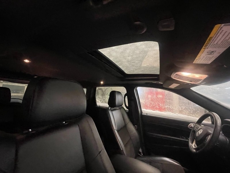 Jeep Grand Cherokee Vehicle Image 03