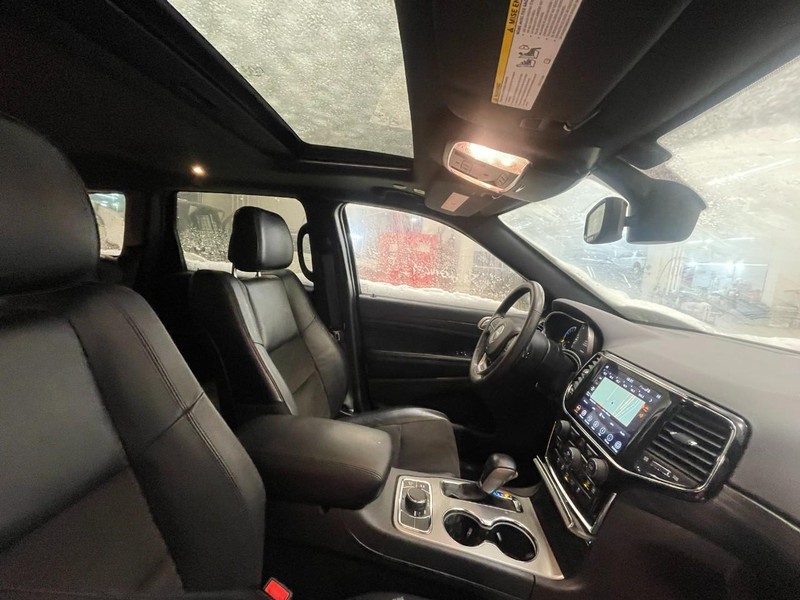 Jeep Grand Cherokee Vehicle Image 04