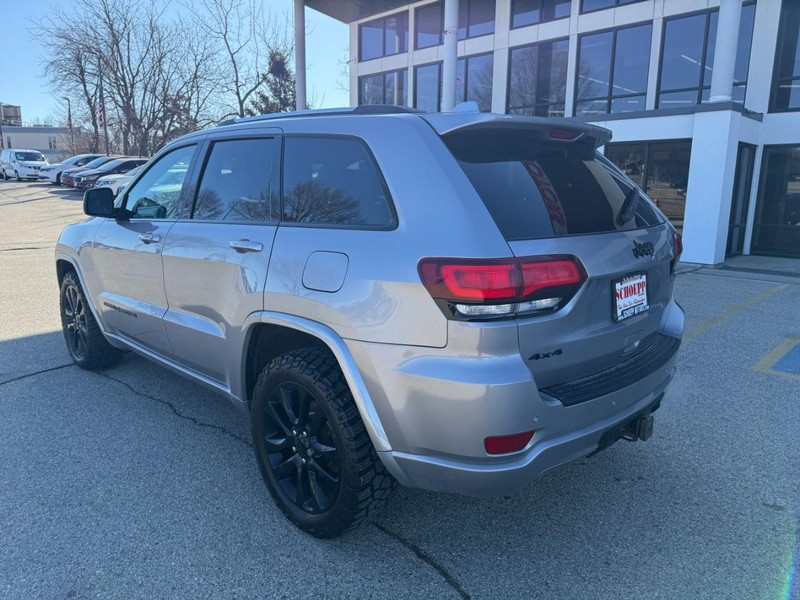 Jeep Grand Cherokee Vehicle Image 07