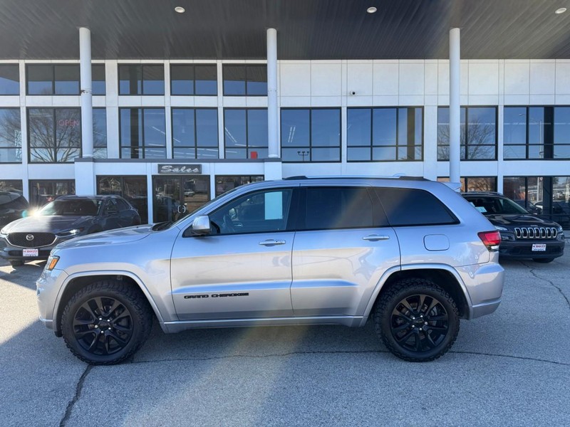 Jeep Grand Cherokee Vehicle Image 08