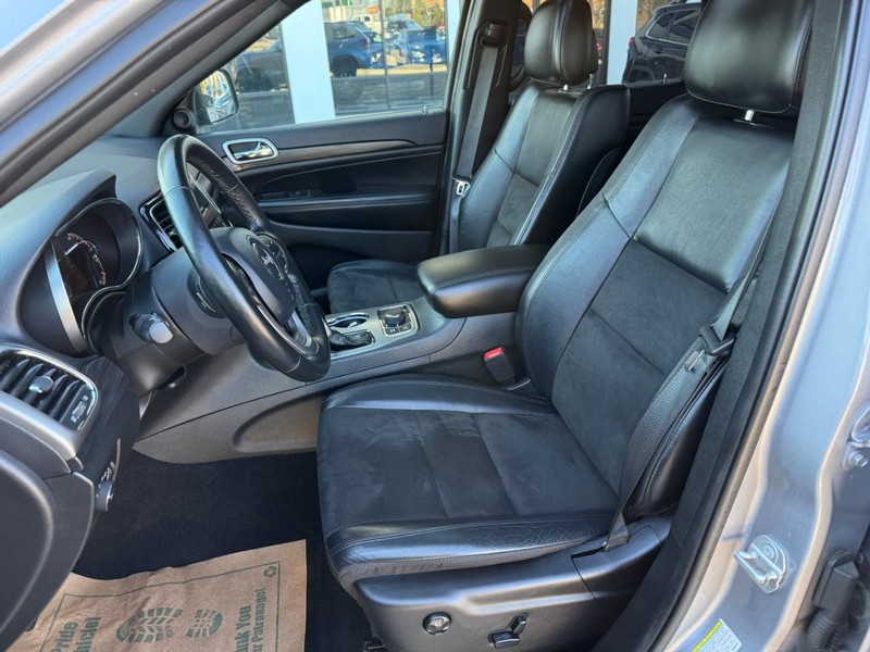 Jeep Grand Cherokee Vehicle Image 09