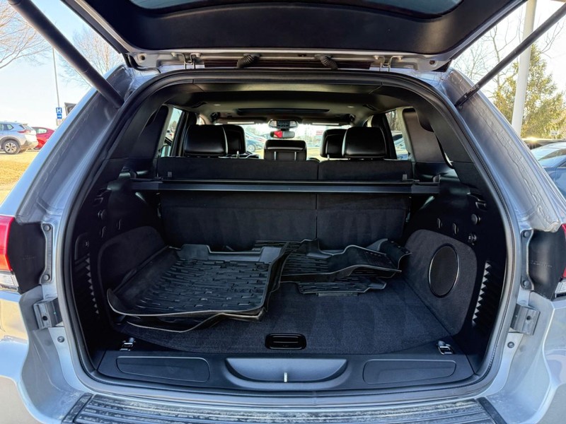 Jeep Grand Cherokee Vehicle Image 14