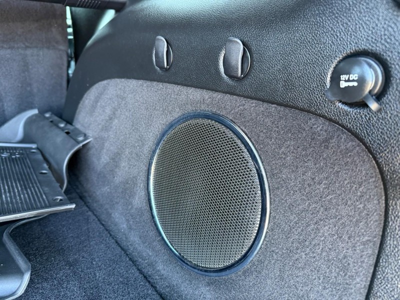 Jeep Grand Cherokee Vehicle Image 15