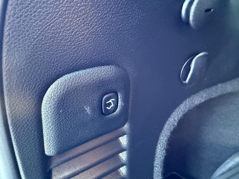 Jeep Grand Cherokee Vehicle Image 16