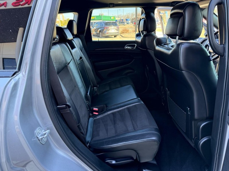 Jeep Grand Cherokee Vehicle Image 17