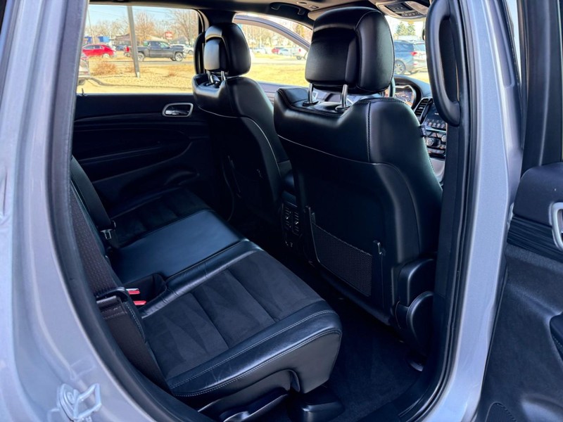 Jeep Grand Cherokee Vehicle Image 18