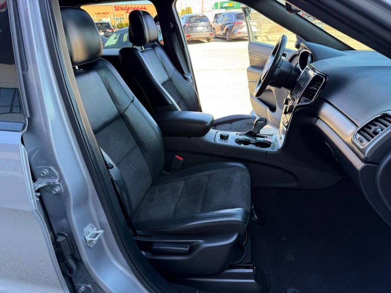 Jeep Grand Cherokee Vehicle Image 19