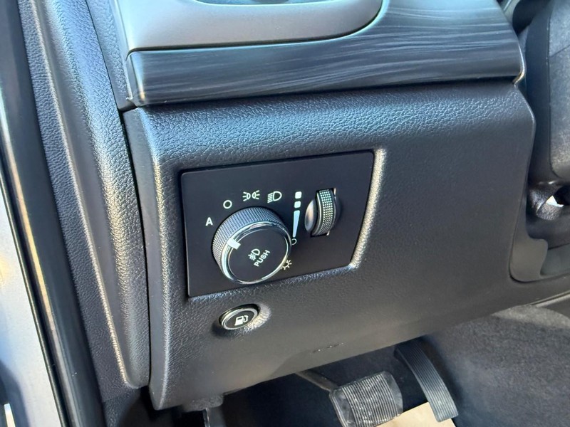 Jeep Grand Cherokee Vehicle Image 21