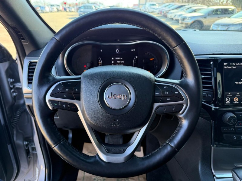 Jeep Grand Cherokee Vehicle Image 22