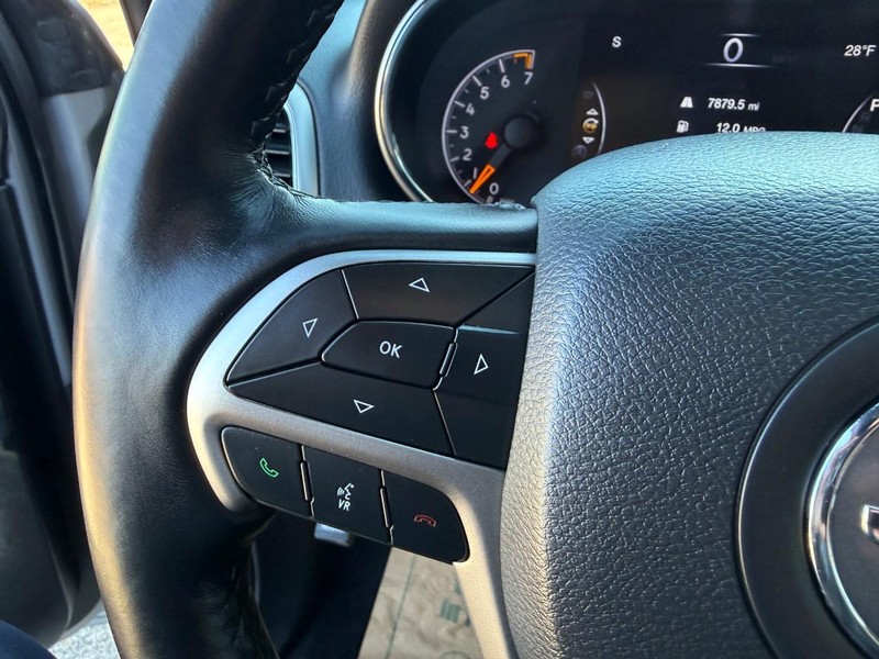 Jeep Grand Cherokee Vehicle Image 24