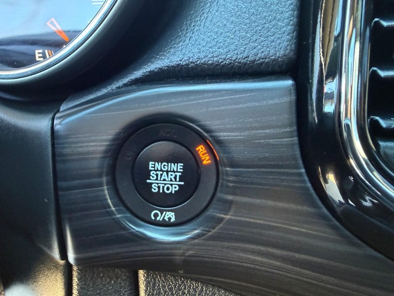 Jeep Grand Cherokee Vehicle Image 26