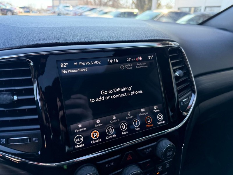 Jeep Grand Cherokee Vehicle Image 27