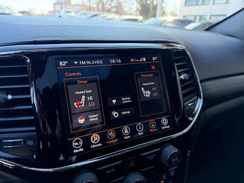 Jeep Grand Cherokee Vehicle Image 28