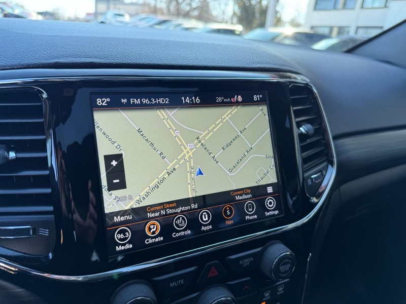 Jeep Grand Cherokee Vehicle Image 30