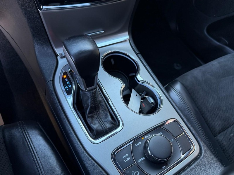 Jeep Grand Cherokee Vehicle Image 32