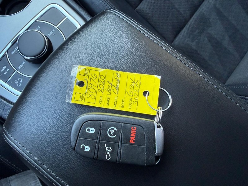 Jeep Grand Cherokee Vehicle Image 34