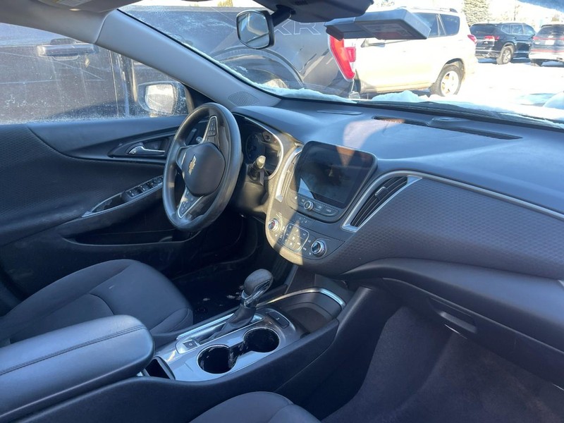 Chevrolet Malibu Vehicle Image 02