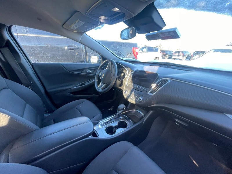 Chevrolet Malibu Vehicle Image 05