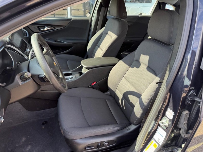 Chevrolet Malibu Vehicle Image 09