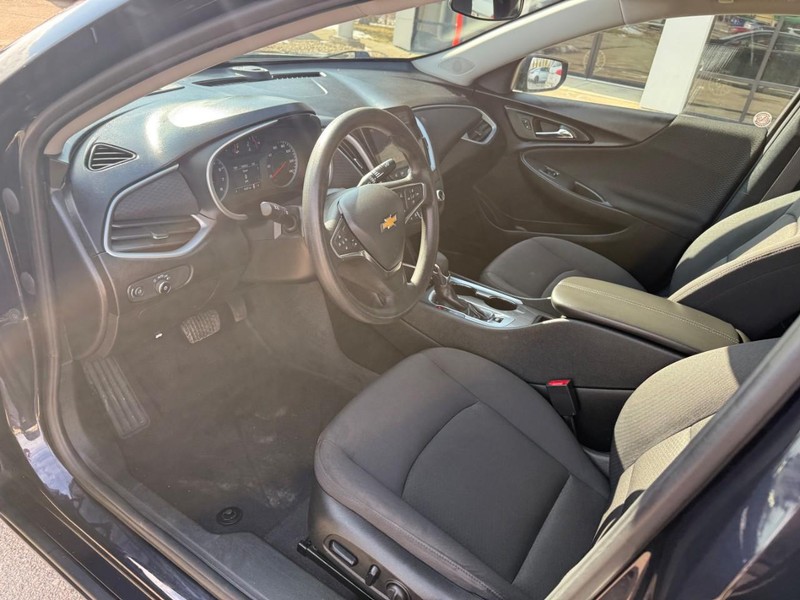 Chevrolet Malibu Vehicle Image 10