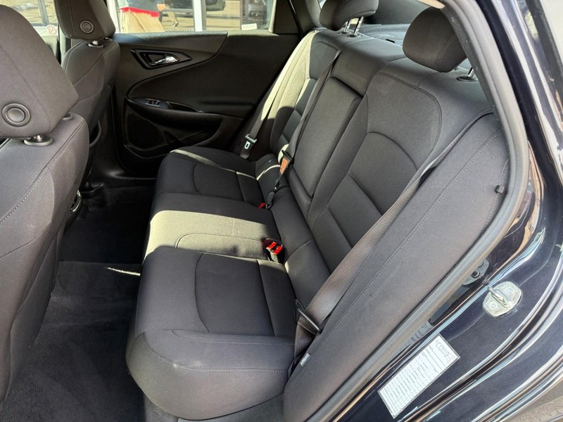 Chevrolet Malibu Vehicle Image 11