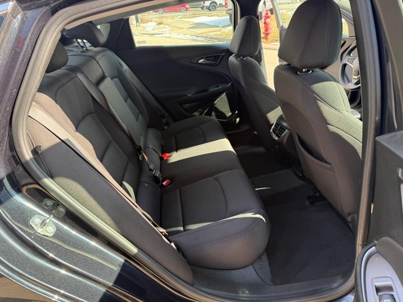 Chevrolet Malibu Vehicle Image 14