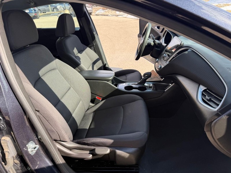 Chevrolet Malibu Vehicle Image 16