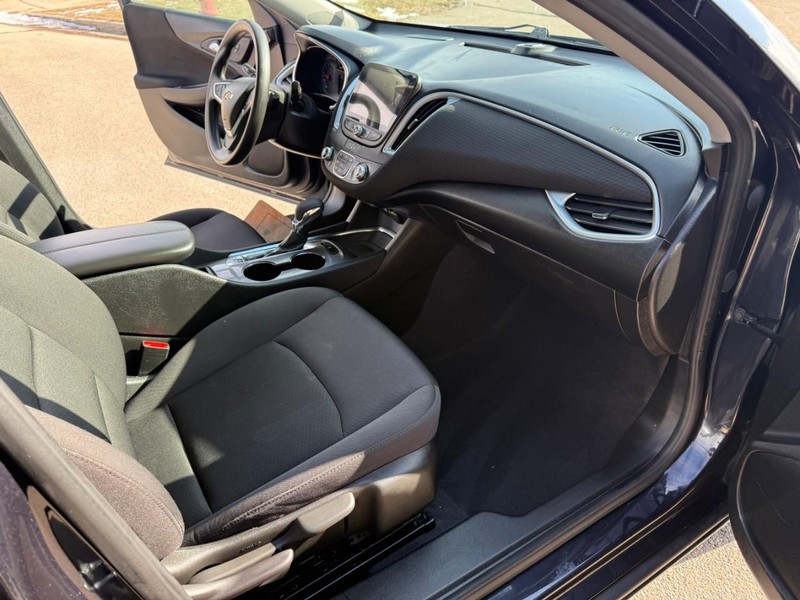 Chevrolet Malibu Vehicle Image 17