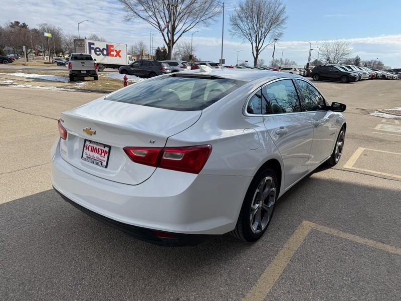 Chevrolet Malibu Vehicle Image 05