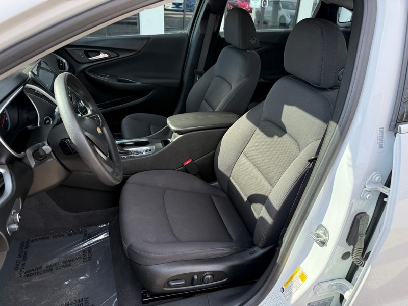 Chevrolet Malibu Vehicle Image 09