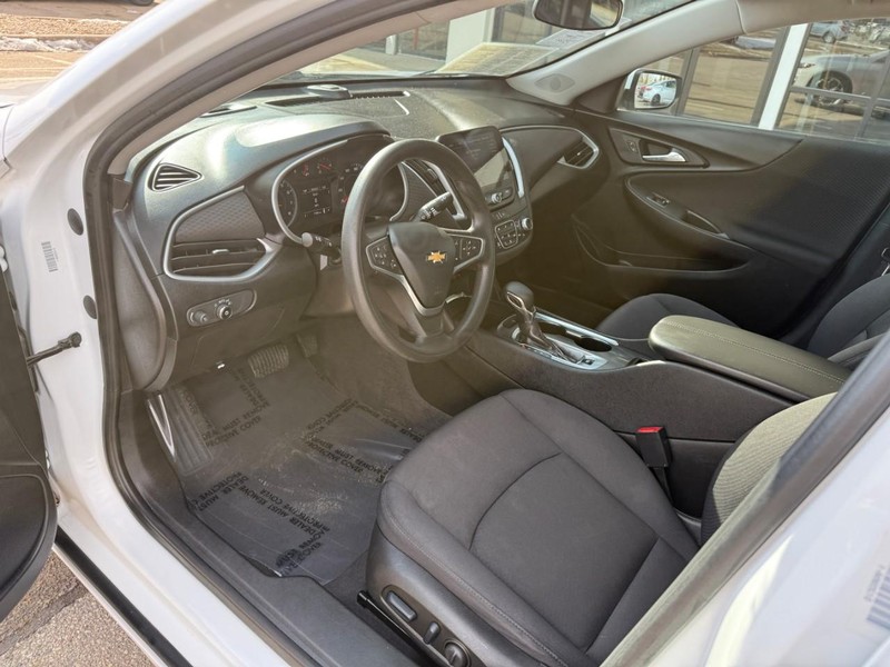 Chevrolet Malibu Vehicle Image 10