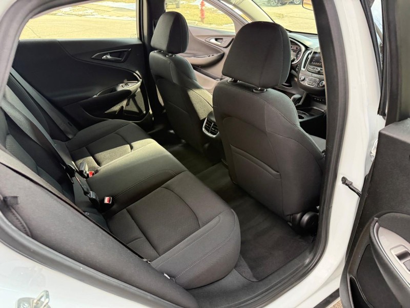 Chevrolet Malibu Vehicle Image 15