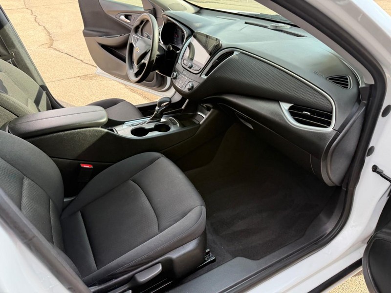Chevrolet Malibu Vehicle Image 17
