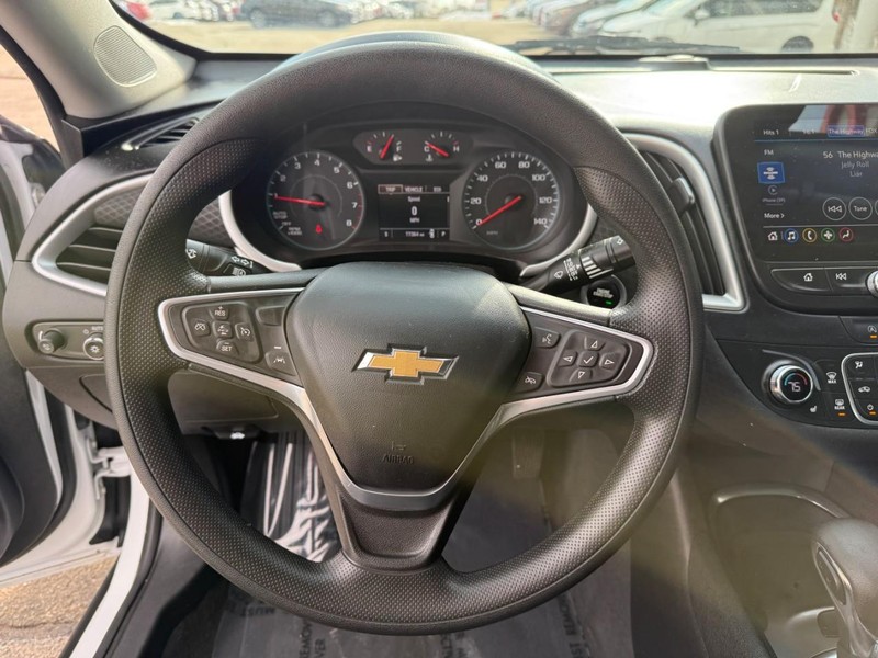 Chevrolet Malibu Vehicle Image 19