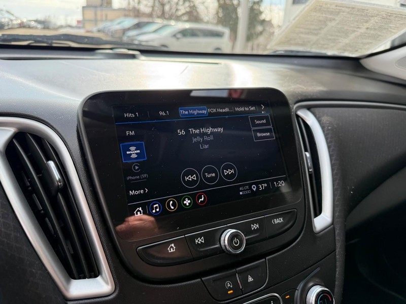 Chevrolet Malibu Vehicle Image 25