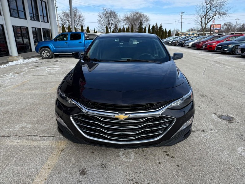 Chevrolet Malibu Vehicle Image 02