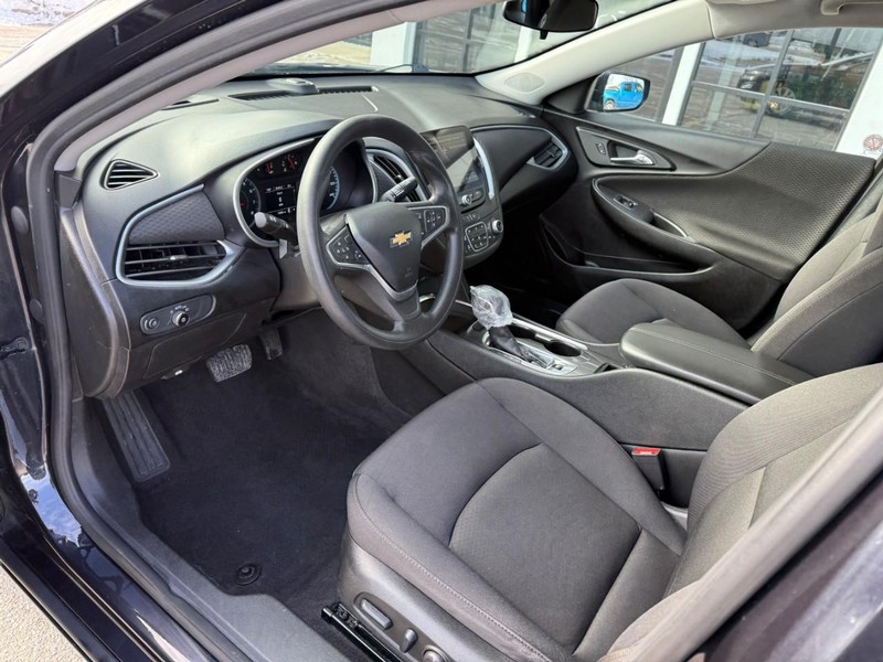 Chevrolet Malibu Vehicle Image 10