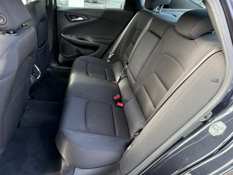 Chevrolet Malibu Vehicle Image 11