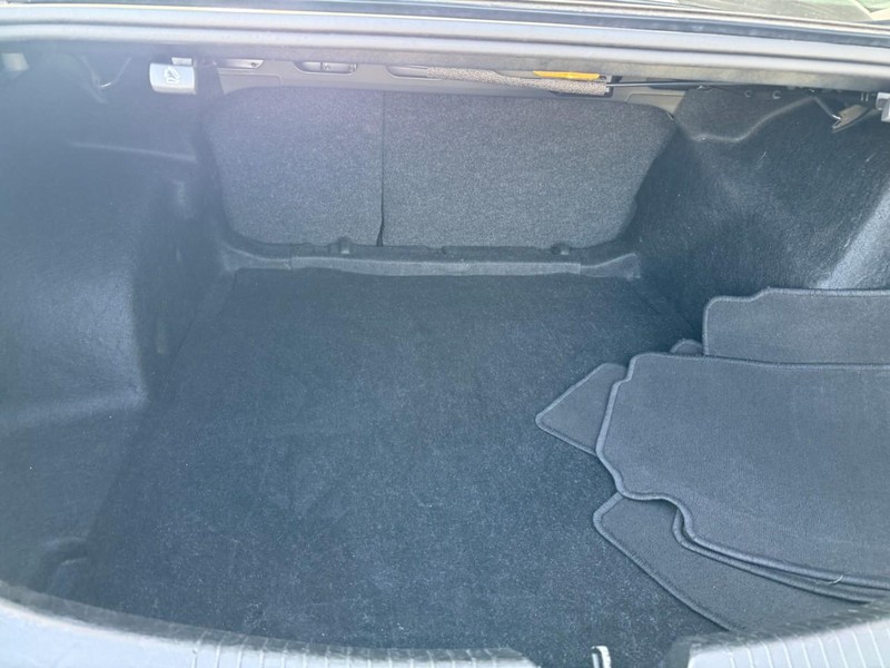 Chevrolet Malibu Vehicle Image 13