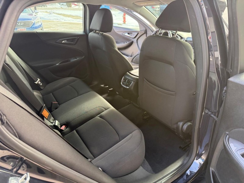 Chevrolet Malibu Vehicle Image 15