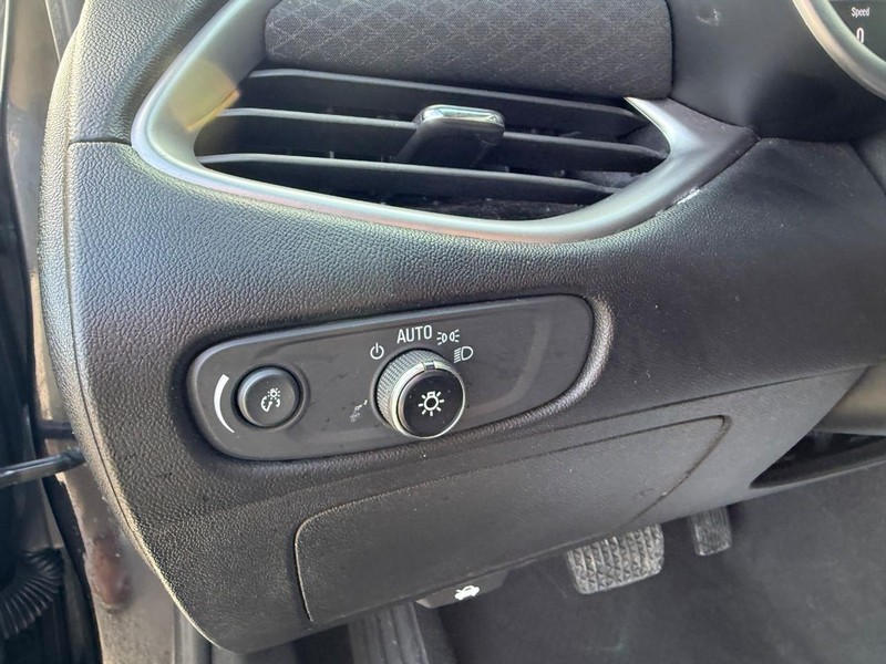 Chevrolet Malibu Vehicle Image 18