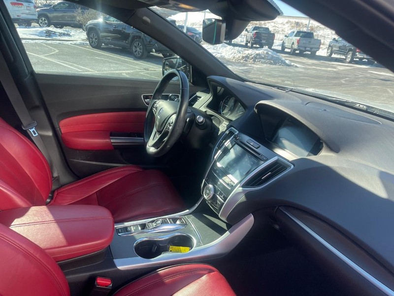 Acura TLX Vehicle Full-screen Gallery Image 03