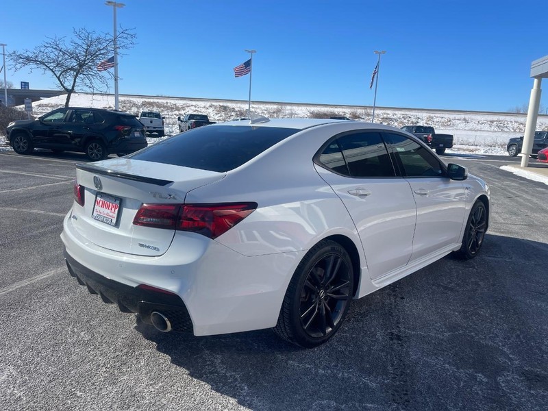 Acura TLX Vehicle Full-screen Gallery Image 05