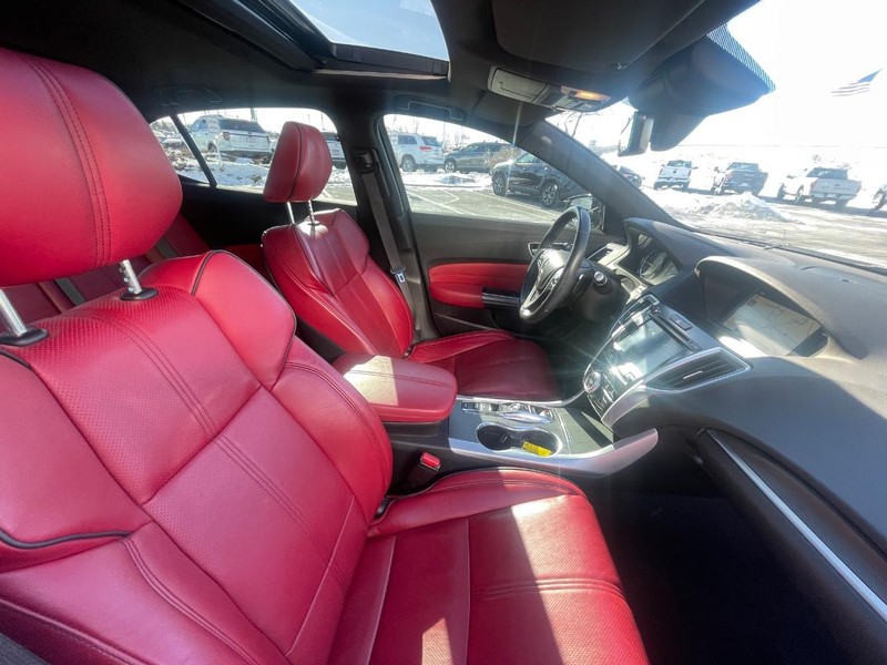 Acura TLX Vehicle Full-screen Gallery Image 07
