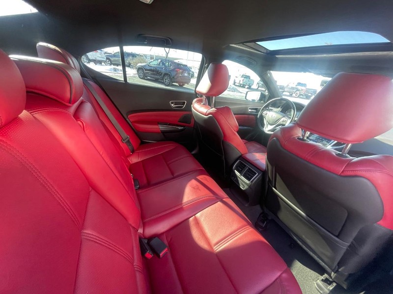 Acura TLX Vehicle Full-screen Gallery Image 10