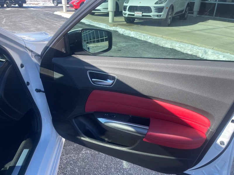 Acura TLX Vehicle Full-screen Gallery Image 11