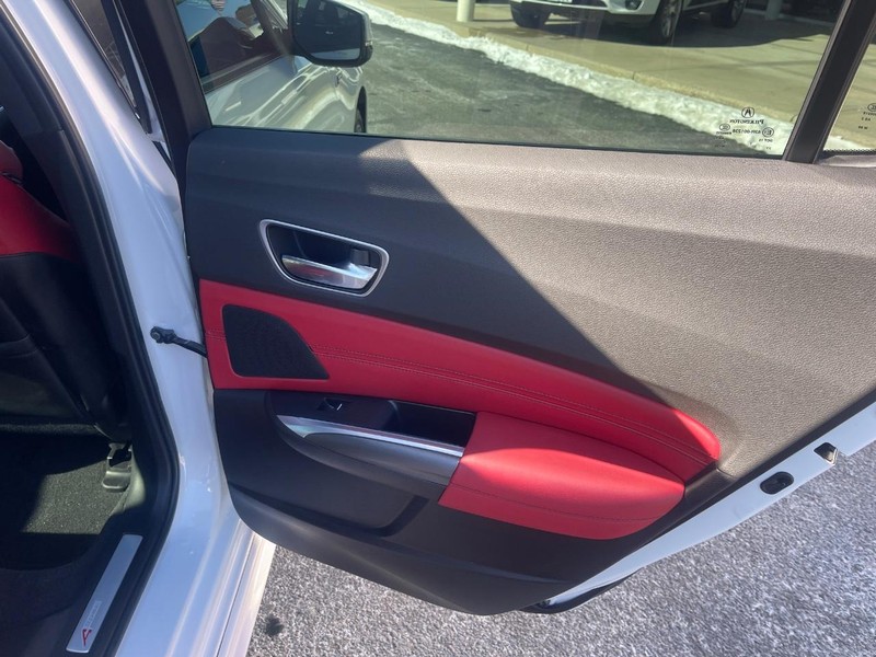 Acura TLX Vehicle Full-screen Gallery Image 14
